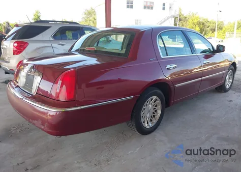 1999 Lincoln Town Car Signature from USA, damaged, VIN 1LNHM82W3XY661875